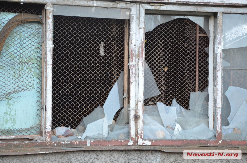 Выбитые стекла и пустующие цеха: что осталось от «Кристалла» в Николаеве. ФОТОРЕПОРТАЖ
