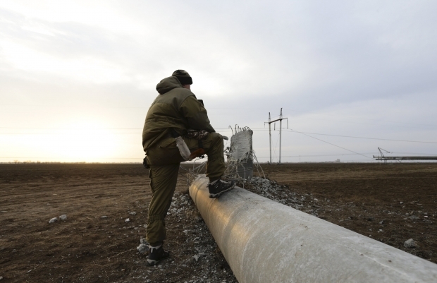 Активисты допустят энергетиков к ремонту ЛЭП после обрезания проводов на Крым
