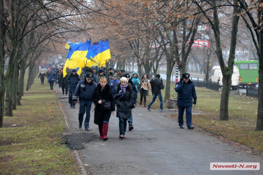 Как в Николаеве почтили память жертв Голодомора. ФОТОРЕПОРТАЖ