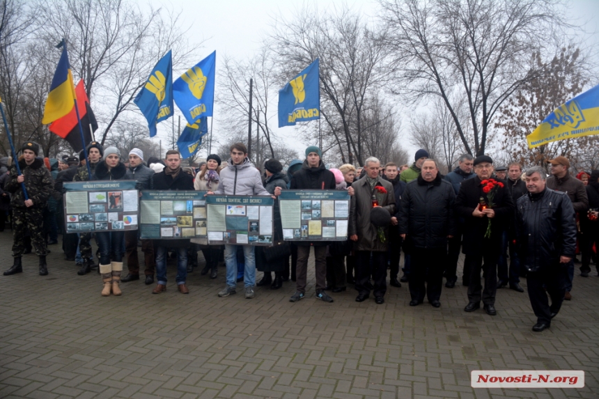 Как в Николаеве почтили память жертв Голодомора. ФОТОРЕПОРТАЖ