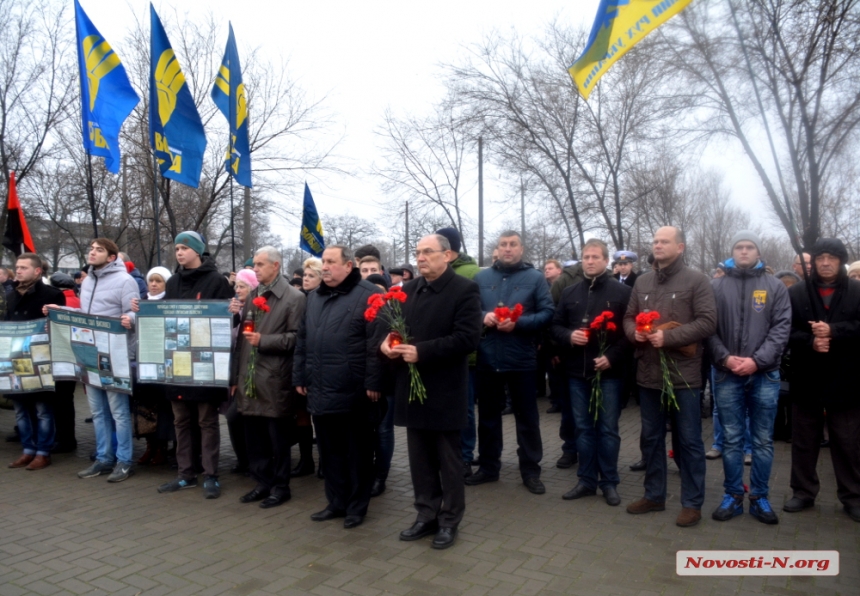 Как в Николаеве почтили память жертв Голодомора. ФОТОРЕПОРТАЖ