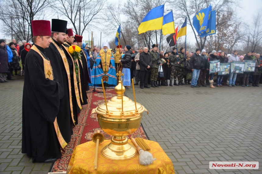 Как в Николаеве почтили память жертв Голодомора. ФОТОРЕПОРТАЖ