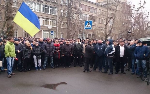 В Киеве под зданием МВД митингуют неаттестованные силовики
