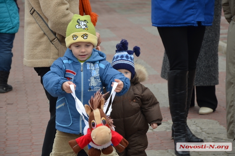 В Николаеве открыли \"съедобную\" елку 