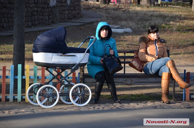 Спайдермен, зайцы и ростовые куклы: как в «Сказке» елку открывали. ФОТОРЕПОРТАЖ