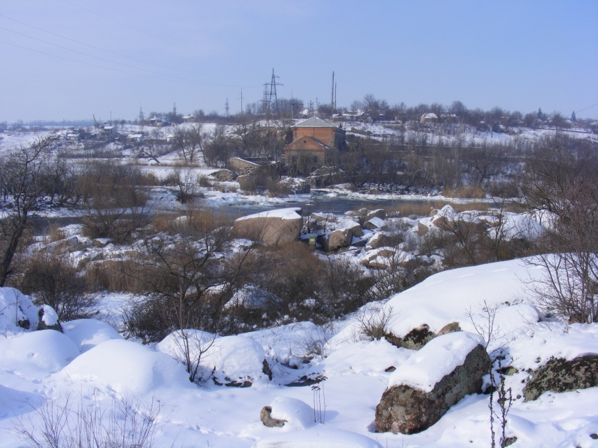 Крепкие морозы не смогли «сковать» льдом бурные потоки воды на мигейских порогах. ФОТО