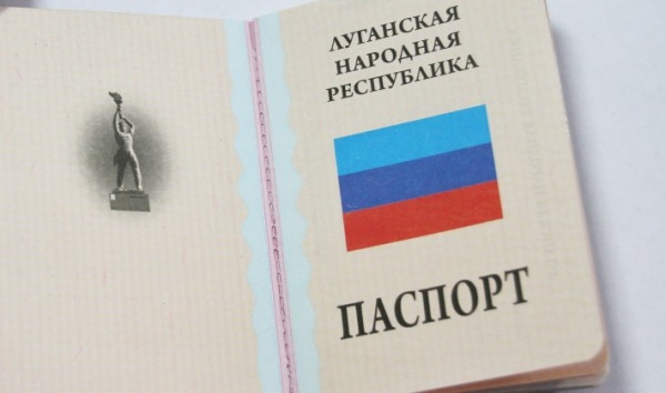 Плотницкий заявил, что Россия уже признает «паспорта ЛНР»