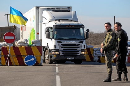 Сегодня в Украине вступил в силу запрет на поставки товаров и услуг в Крым