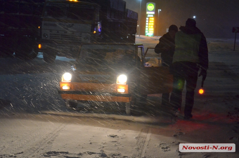 Из-за непогоды из Николева не выпускают автотранспорт, на всех выездах из города дежурит полиция