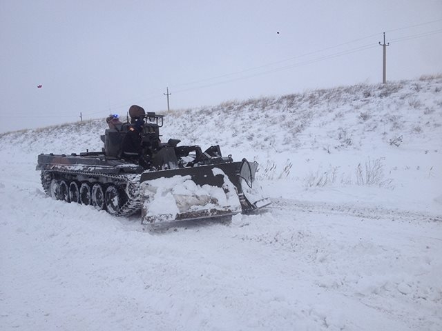 На Николаевщине за сутки из снежных заносов освободили 34 автомобиля