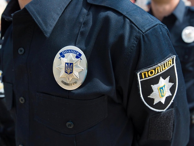 В Николаеве произошел конфликт между общественниками и обидчиком водителя "скорой": полиция применила слезоточивый газ