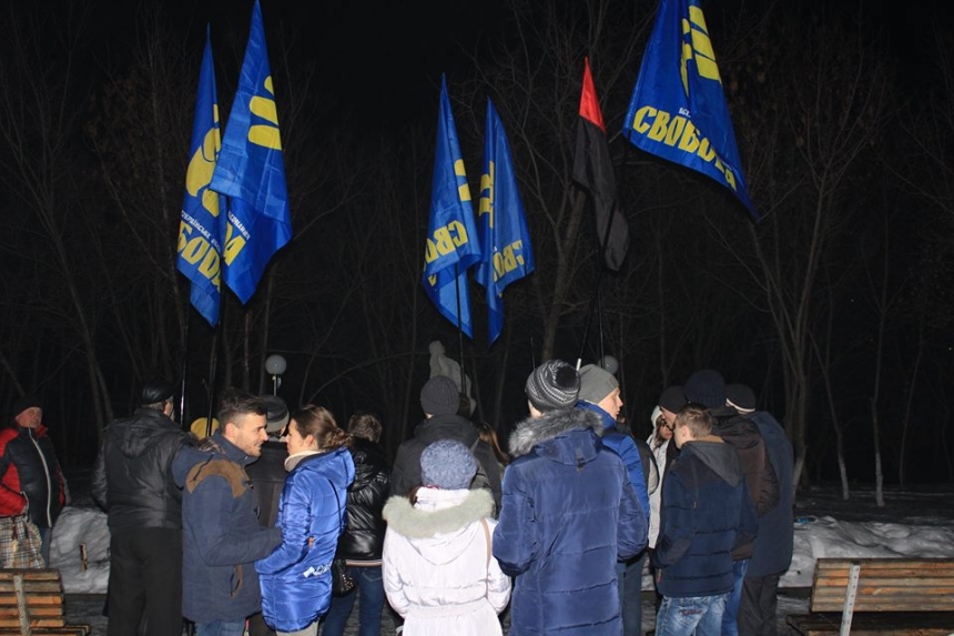 В Первомайске \"Свобода\" провела факельное шествие в честь героев Крут