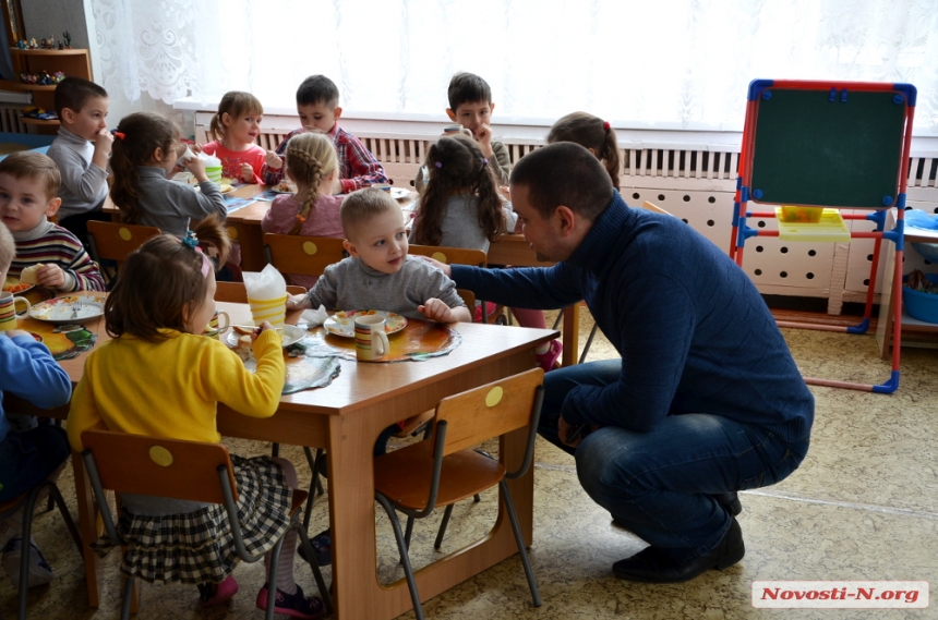 Николаевские депутаты побывали на экскурсии в детском саду. ФОТОРЕПОРТАЖ