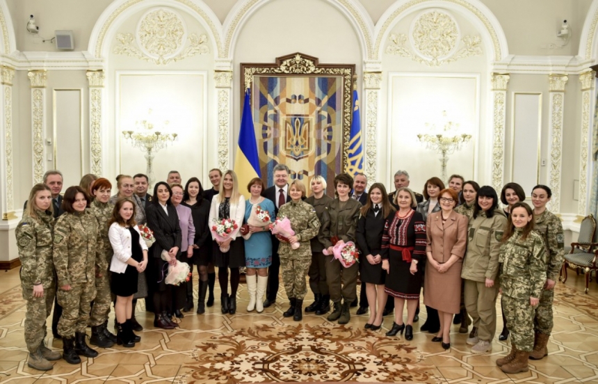 Порошенко наградил женщин Николаевщины в преддверии праздника 8 марта