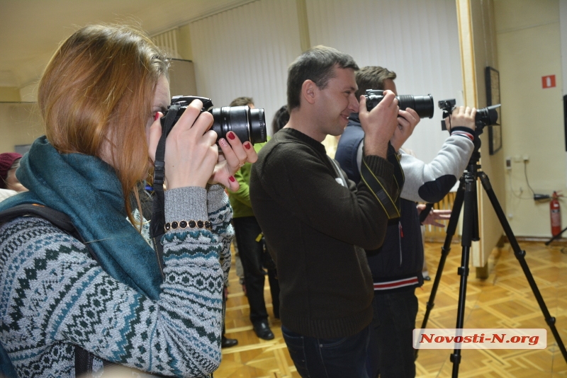 Провокация на творчество: в Николаеве открылась выставка известного херсонского художника 