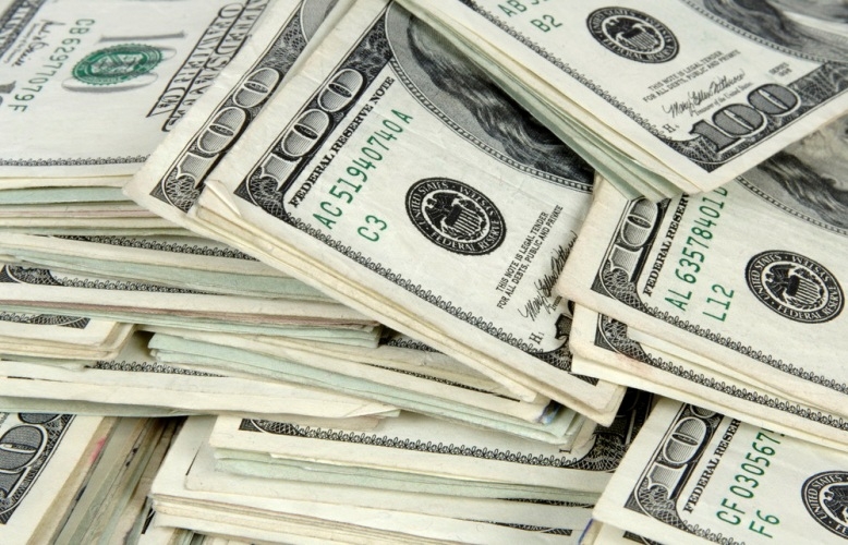 В феврале украинцы продали валюты на $146,6 млн больше, чем купили