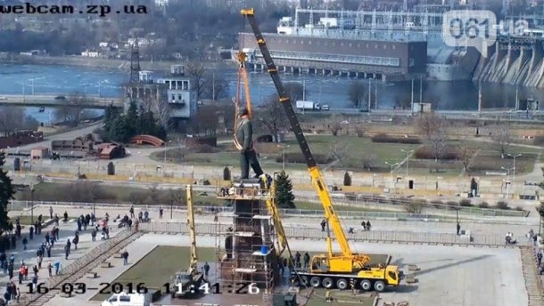 В Запорожье демонтируют самый большой в Украине памятник Ленину. ТРАНСЛЯЦИЯ
