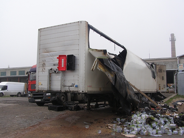 На Николаевщине в полуприцепе грузовика загорелись посылки