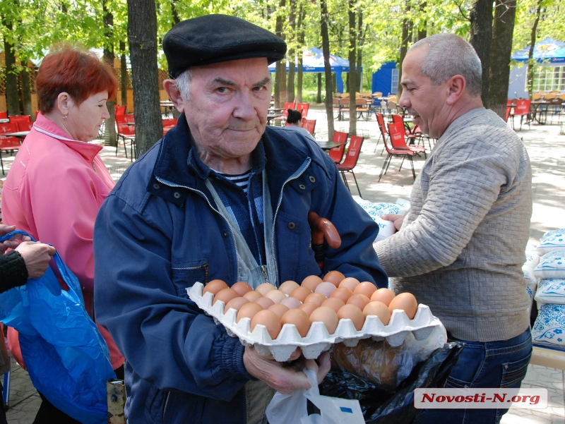 Николаевский предприниматель поздравил пенсионеров со Светлой Пасхой