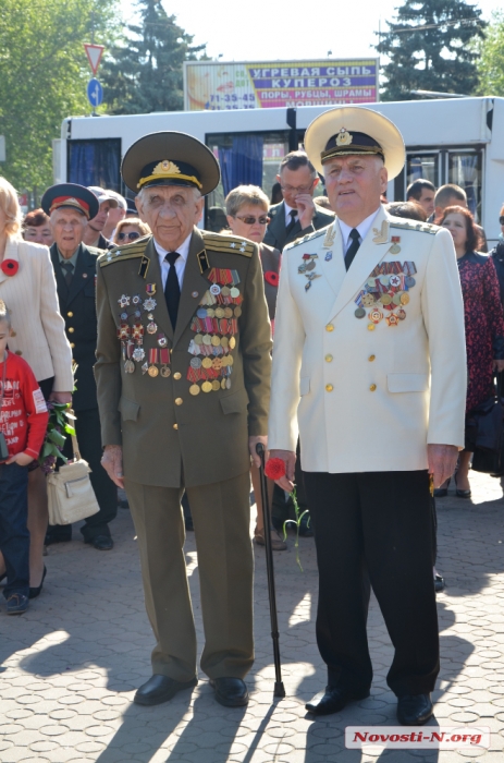 В  День Победы николаевцы возложили цветы стеле воинам-освободителям