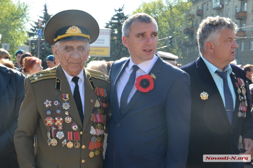 В  День Победы николаевцы возложили цветы стеле воинам-освободителям