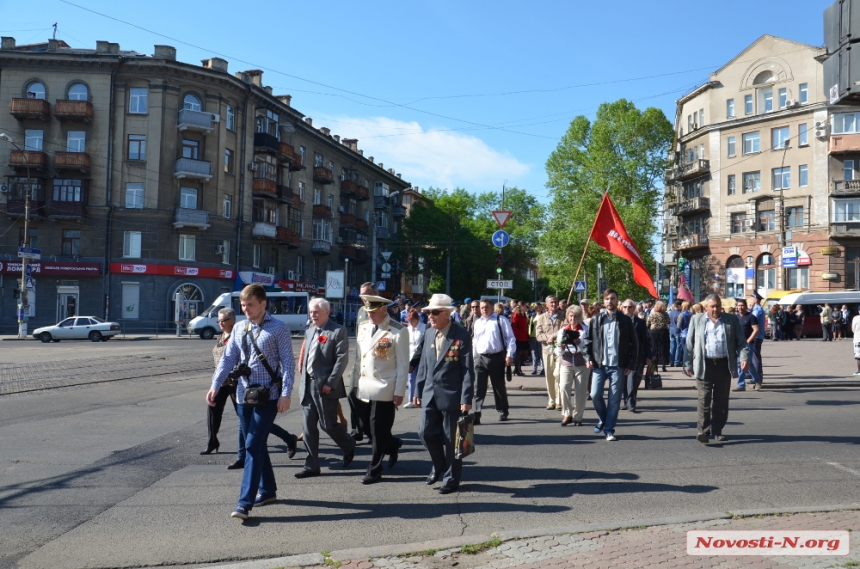 В  День Победы николаевцы возложили цветы стеле воинам-освободителям