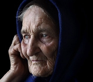 В Николаеве грабитель снял с 65-летней пенсионерки золотые сережки