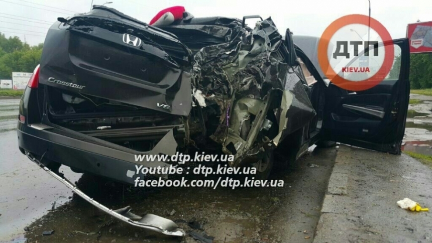 В Киеве разбился автомобиль нардепа Геращенко. ФОТО. ВИДЕО