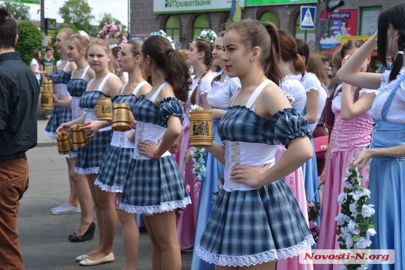 В Николаеве День Европы открыли масштабным шествием