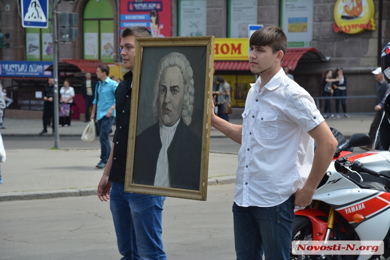 В Николаеве День Европы открыли масштабным шествием