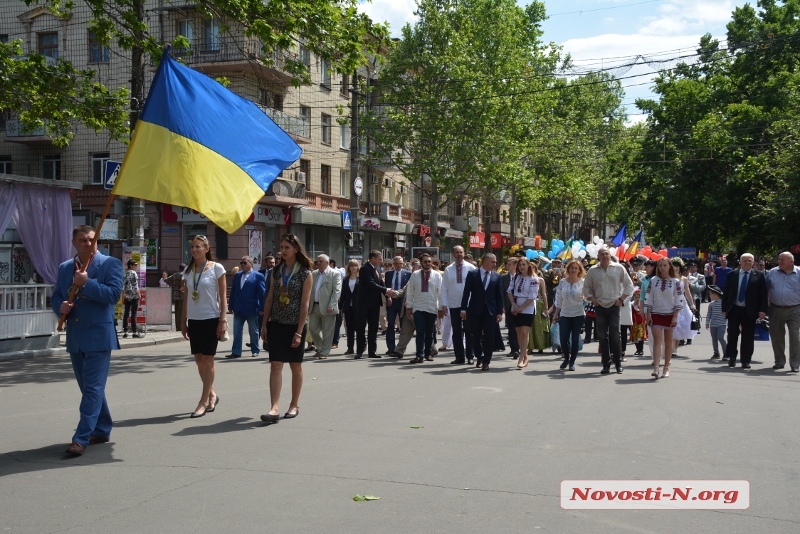 В Николаеве День Европы открыли масштабным шествием