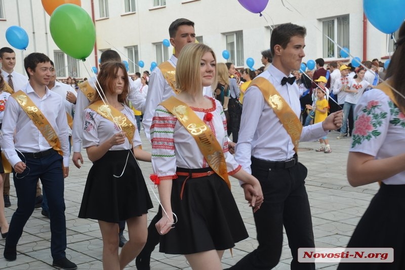 В школах Николаевской области сегодня последний звонок прозвенел для 6386 одиннадцатиклассников