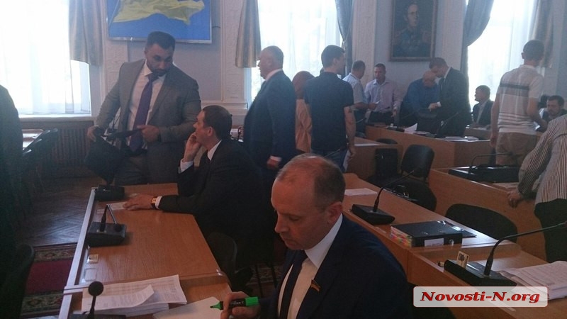 Николаевские депутаты будут спасать каток и обращаться в Раду: спустя два часа сессия утвердила повестку дня