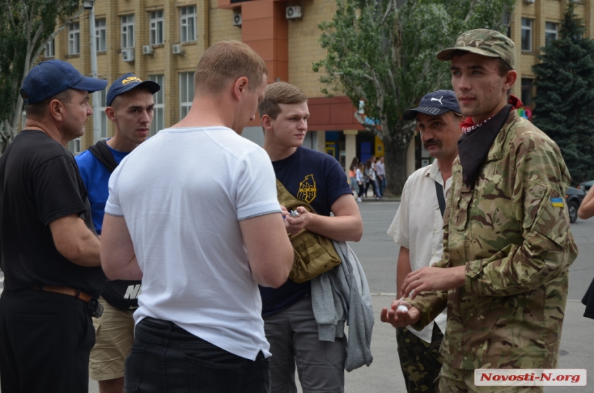 Николаевцы почтили память 49-ти военных, которые погибли в Луганске. ФОТОРЕПОРТАЖ