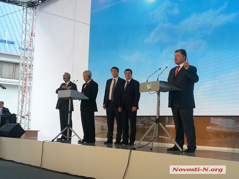 Порошенко заявил, что потребовал уволить прокурора Николаевской области и главу ГУ нацполиции 