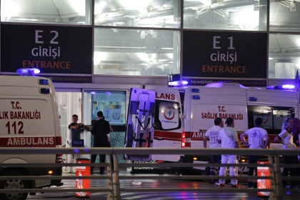 Теракт в аэропорту Стамбула: число погибших выросло до 50