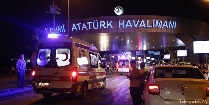 Чиcло жертв теракта в аэропорту Стамбула достигло 42 человек