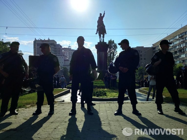 Снос памятника Щорсу в Киеве перенесли: активисты договорились с силовиками