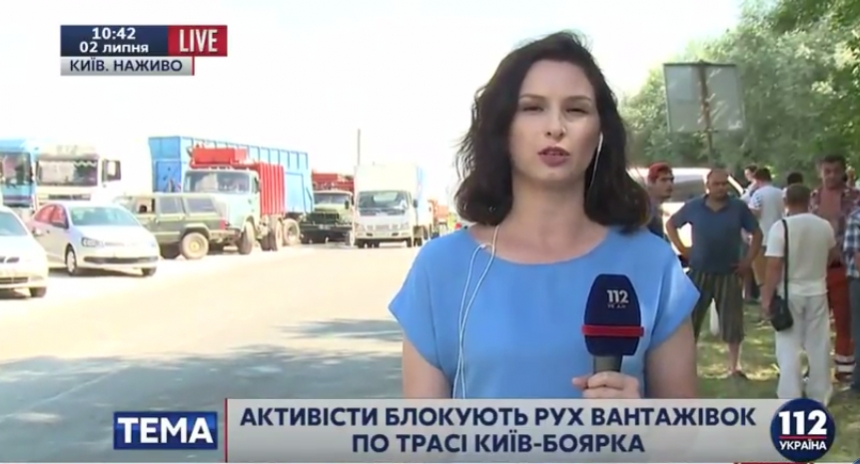 На трассе Киев-Боярка активисты перекрыли движение грузовиков с львовским мусором