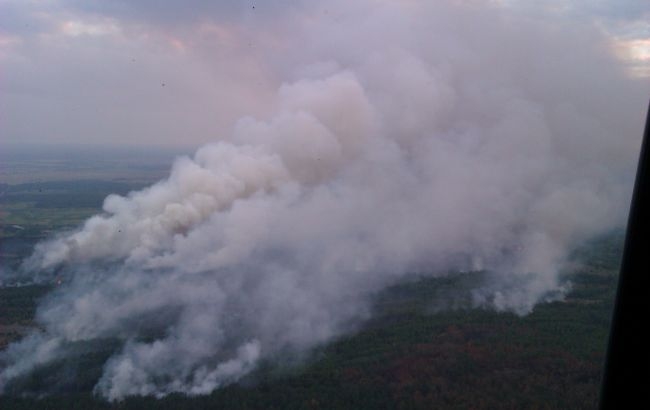 Пожар в Чернобыльской зоне: к тушению леса задействованы самолеты и вертолет