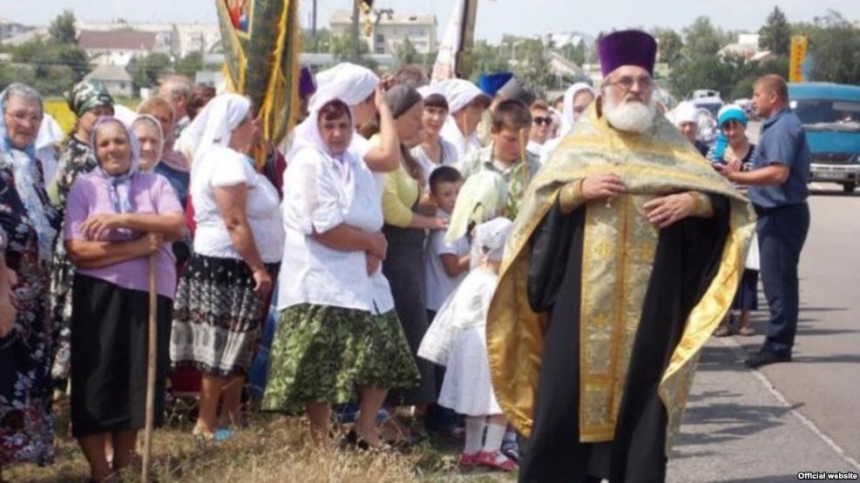 У Борисполя собрались активисты, чтобы не пустить в Киев участников крестного хода