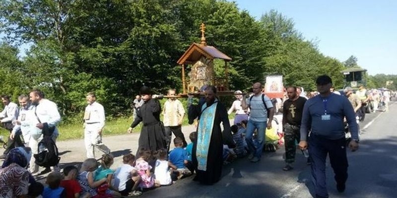 Активисты не пустили крестный ход УПЦ в Борисполь