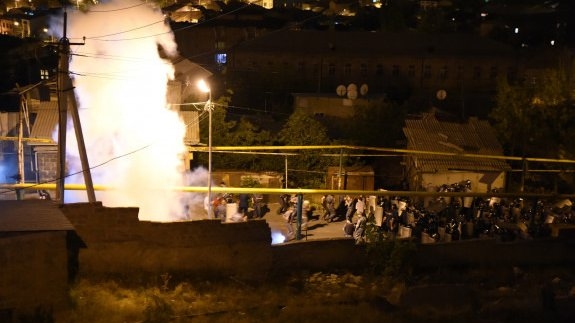 В Ереване продолжаются беспорядки. ВИДЕО
