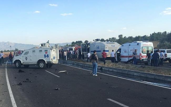 В Турции курды подорвали полицейский броневик, есть жертвы