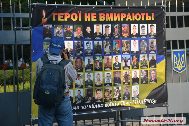 В день ВДВ в Николаеве почтили погибших десантников