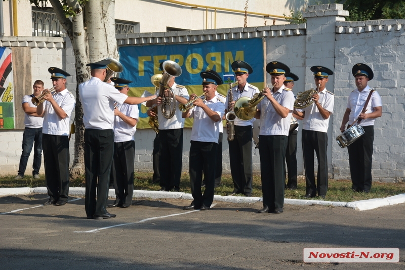 В день ВДВ в Николаеве почтили погибших десантников