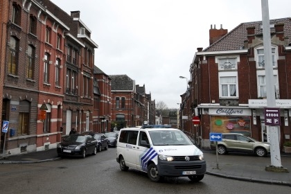 В Бельгии мужчина с криками "Аллах акбар!" порезал двух полицейских мачете