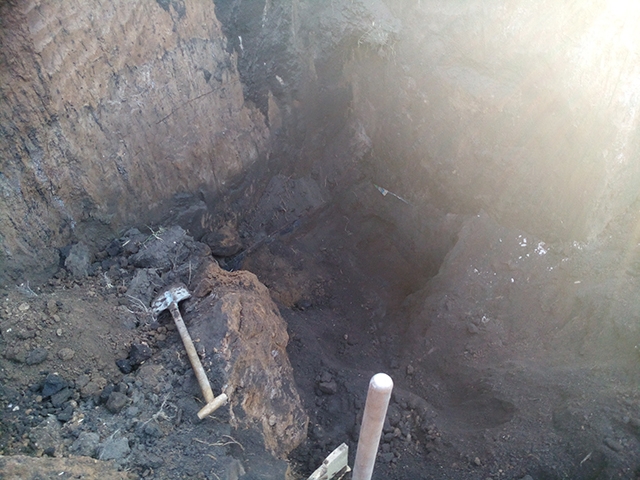 На Николаевщине инженера из Житомира живьем завалило землей в яме