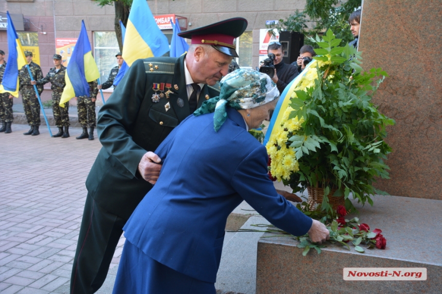 В Николаеве в День партизанской славы возложили цветы к памятнику Виктору Лягину