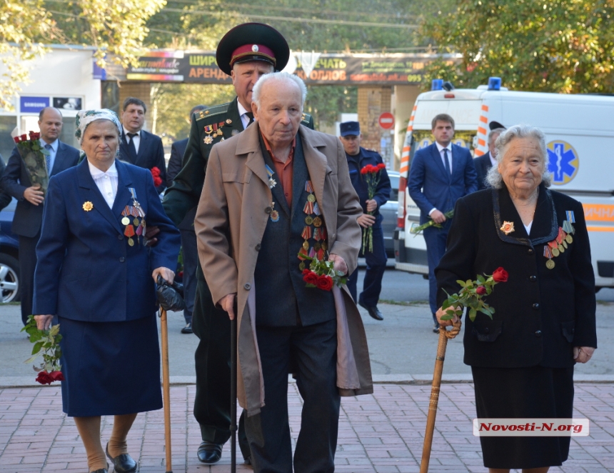 В Николаеве в День партизанской славы возложили цветы к памятнику Виктору Лягину